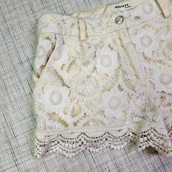 Monteau Womens Lace Shorts Size M Ivory Cream Floral Scalloped Hem Overlay - Picture 2 of 5